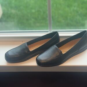 Easy Spirit Classic Black Women's Loafers